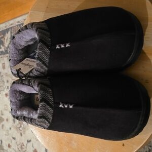 DEARFOAMS BRAND WOMENS BLACK MEMORY FOAM SLIPPERS SIZE SMALL 5-6